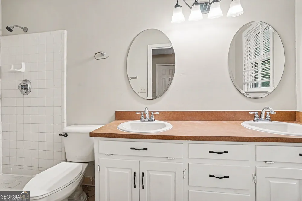 3884 Hunting Ridge DR SW Lilburn, GA 30047