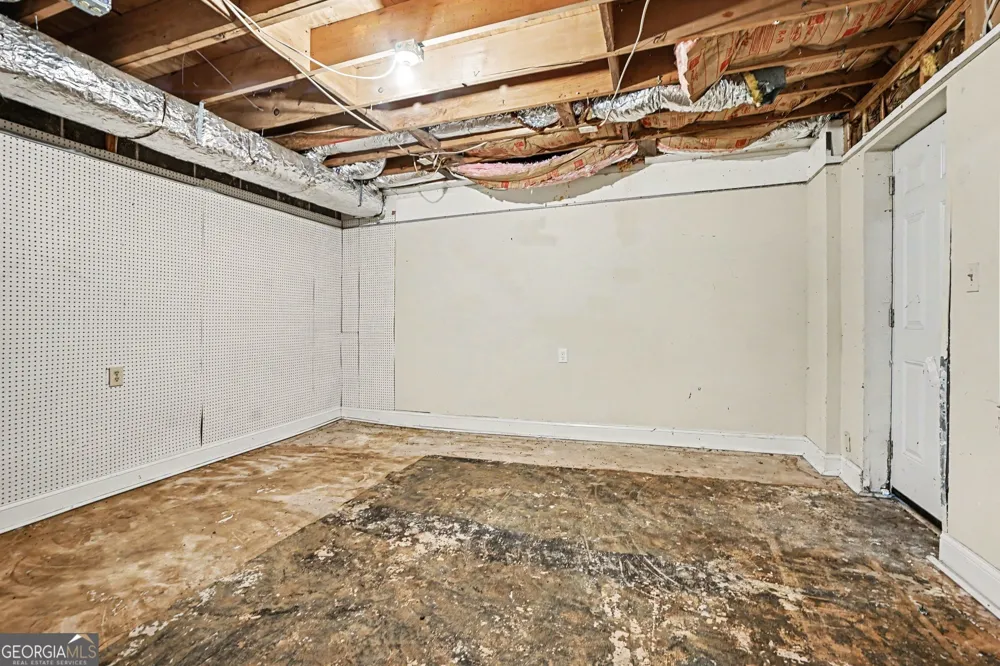 3884 Hunting Ridge DR SW Lilburn, GA 30047