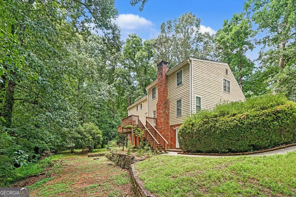 3884 Hunting Ridge DR SW Lilburn, GA 30047