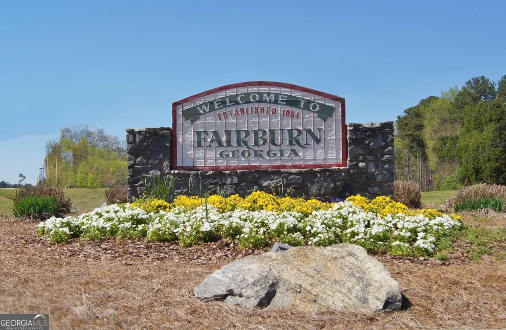 183 Pine ST NE Fairburn, GA 30213