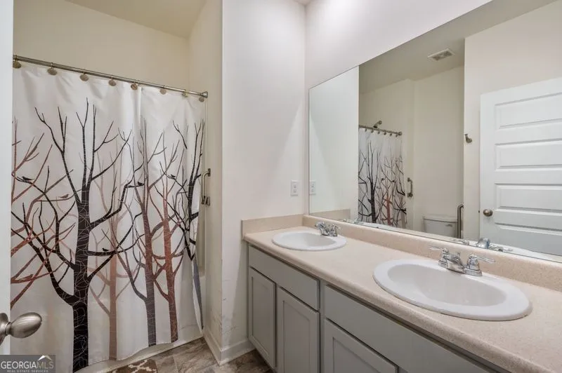 647 Graham Campbell LN Statham, GA 30666