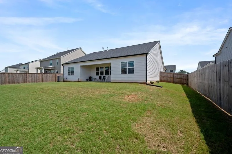 647 Graham Campbell LN Statham, GA 30666