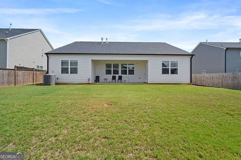 647 Graham Campbell LN Statham, GA 30666