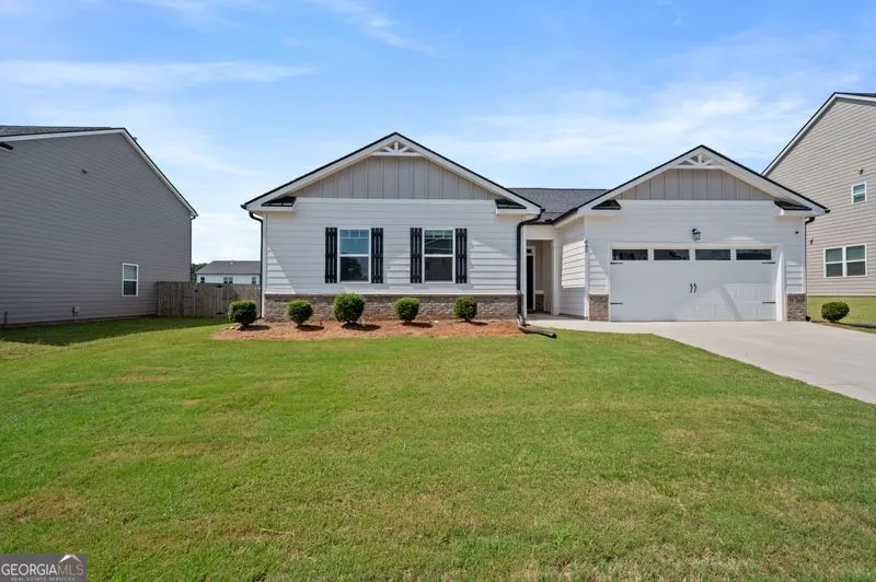 647 Graham Campbell LN Statham, GA 30666