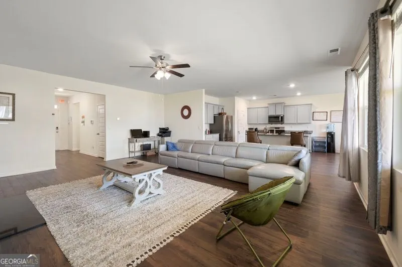 647 Graham Campbell LN Statham, GA 30666