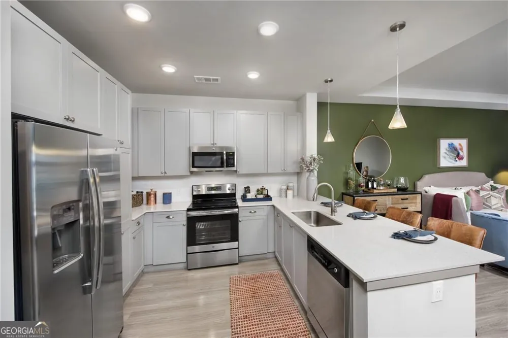 6919 Peachtree Dunwo RD Sandy Springs, GA 30328