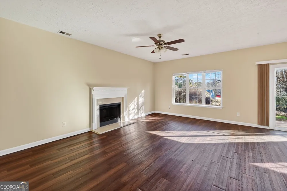 4292 Linecrest LN Ellenwood, GA 30294