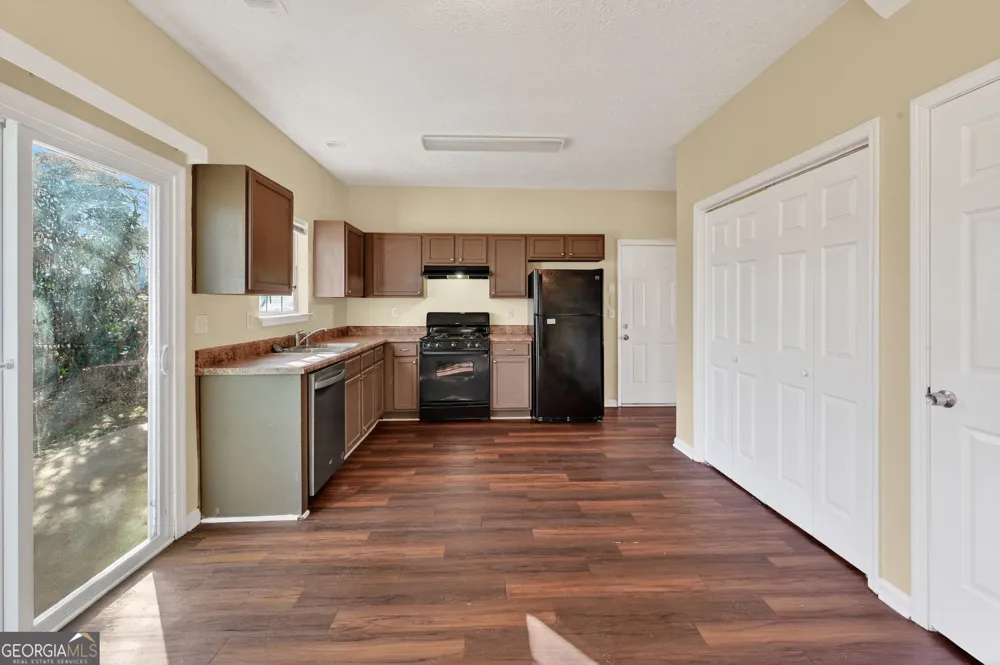 4292 Linecrest LN Ellenwood, GA 30294