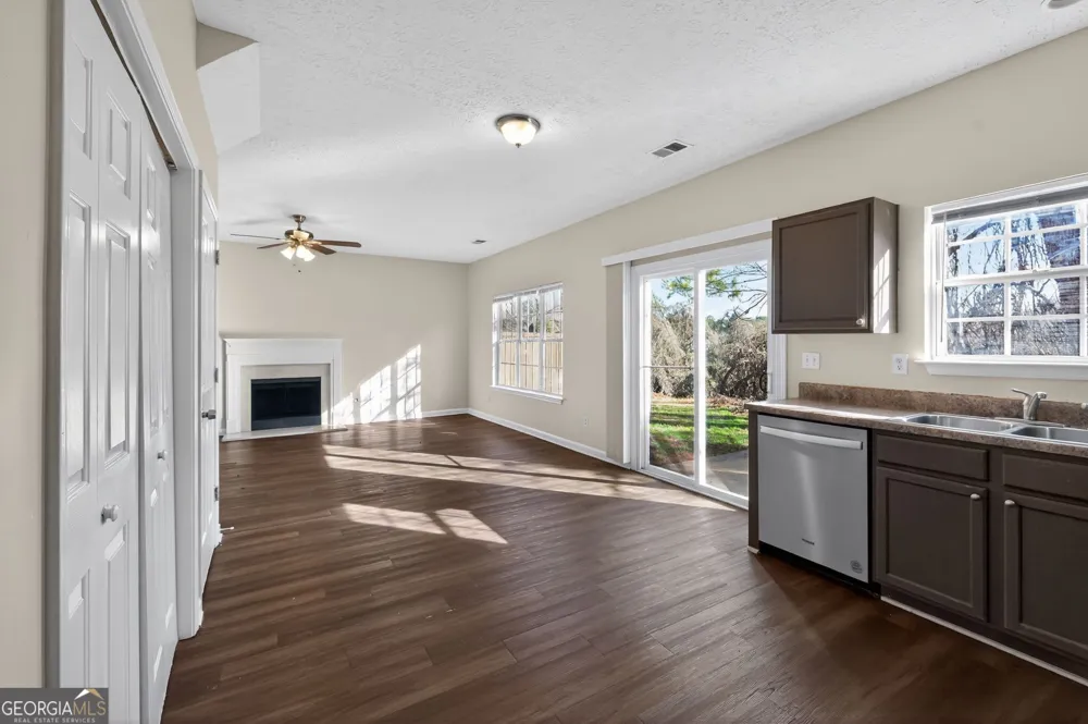 4292 Linecrest LN Ellenwood, GA 30294