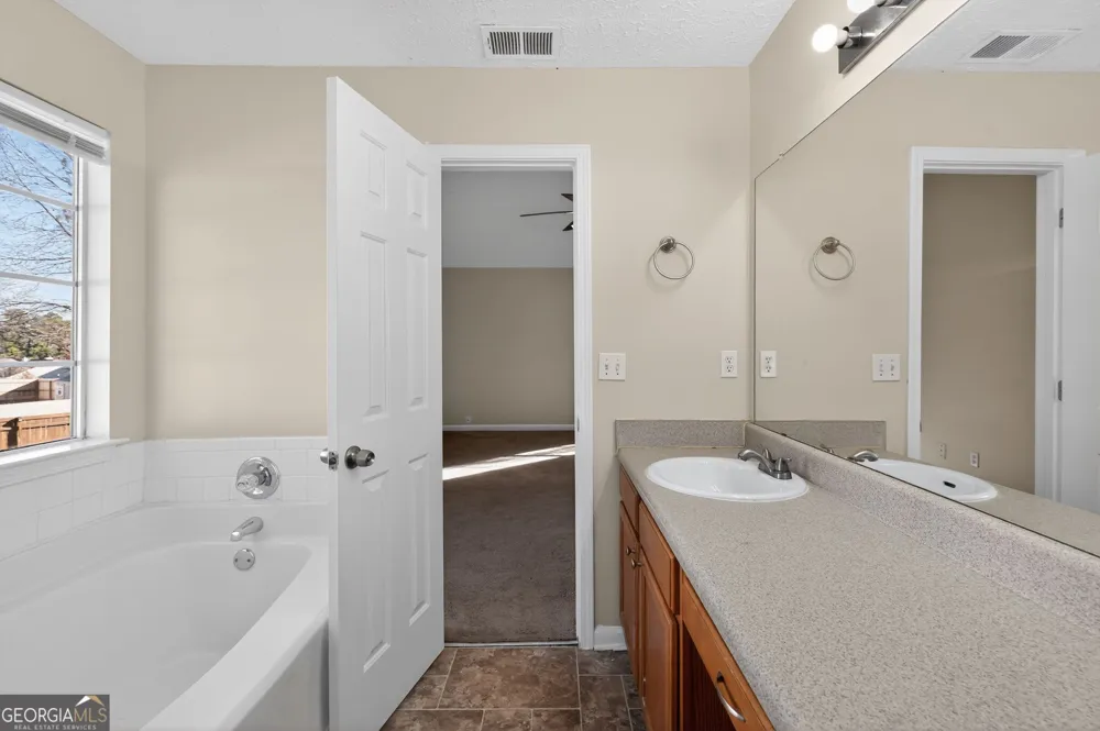 4292 Linecrest LN Ellenwood, GA 30294