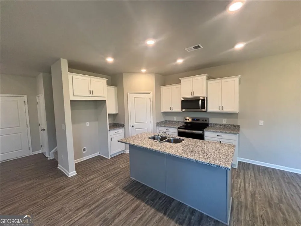 162 Millers LN Calhoun, GA 30701