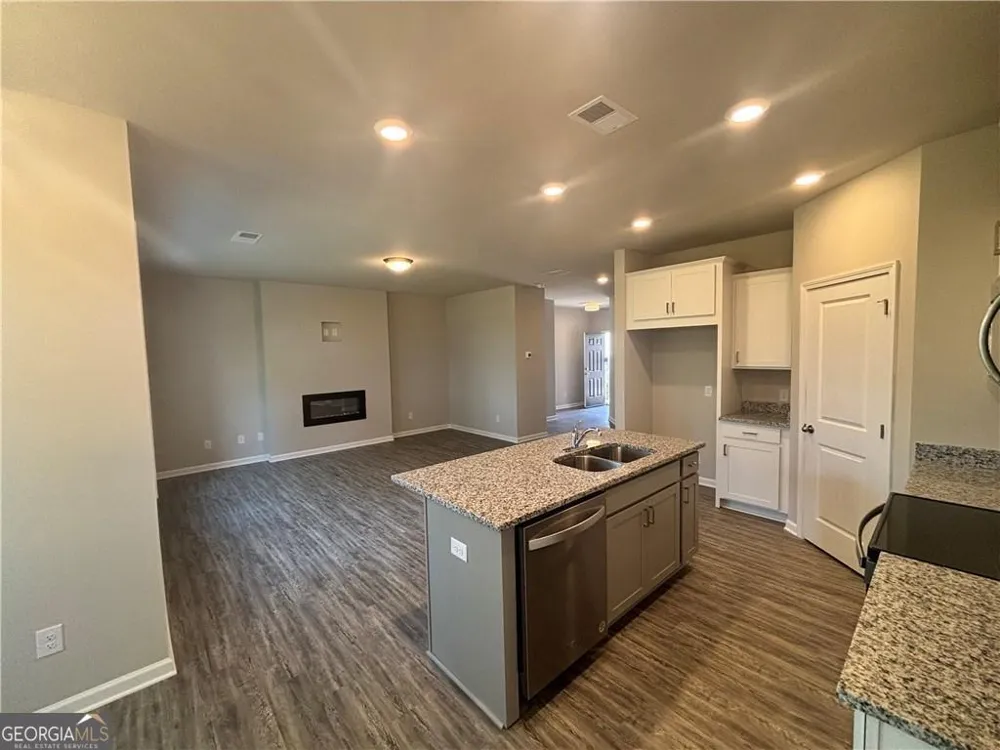 162 Millers LN Calhoun, GA 30701