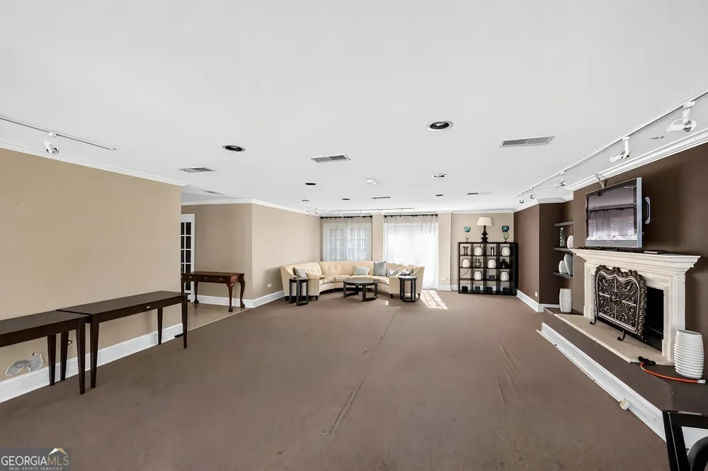 6980 Roswell RD Sandy Springs, GA 30328