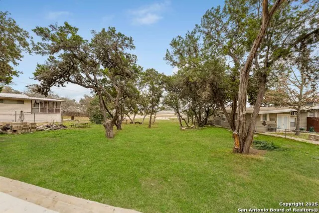 143 Park Dr Pipe Creek, TX 78063