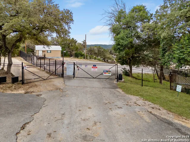 143 Park Dr Pipe Creek, TX 78063