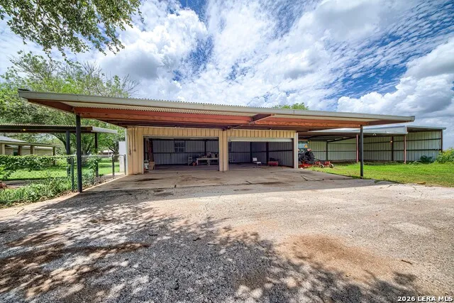900 Graytown Rd St Hedwig, TX 78152
