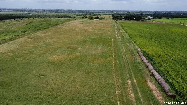 900 Graytown Rd St Hedwig, TX 78152