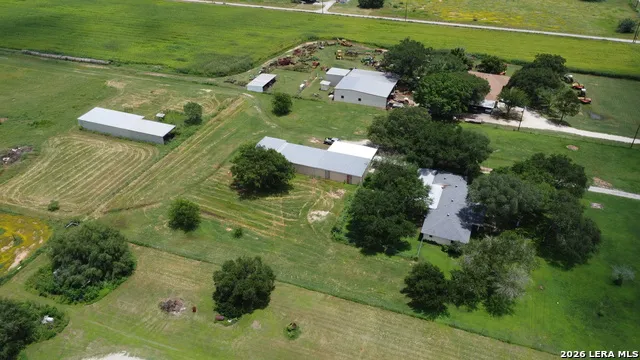 900 Graytown Rd St Hedwig, TX 78152