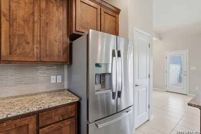 129 1ST ST Floresville, TX 78114
