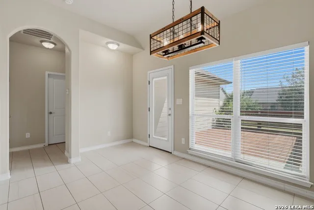 129 1ST ST Floresville, TX 78114