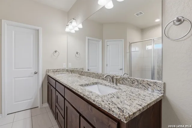 129 1ST ST Floresville, TX 78114