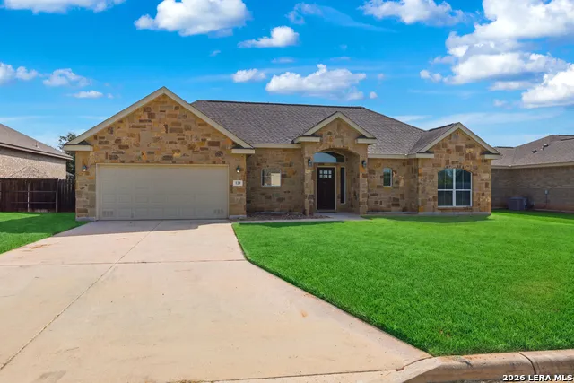 129 1ST ST Floresville, TX 78114
