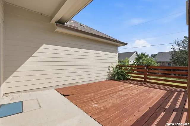 129 1ST ST Floresville, TX 78114