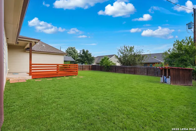129 1ST ST Floresville, TX 78114