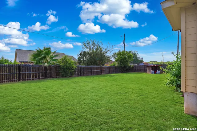 129 1ST ST Floresville, TX 78114