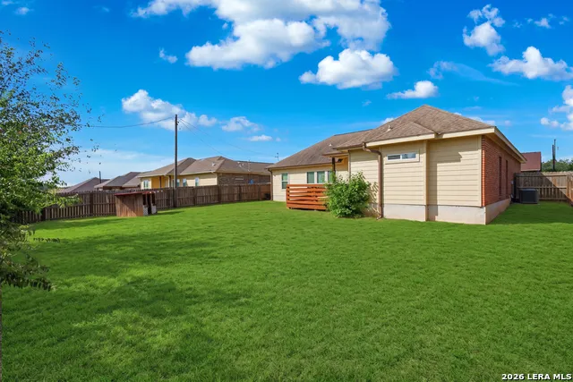 129 1ST ST Floresville, TX 78114