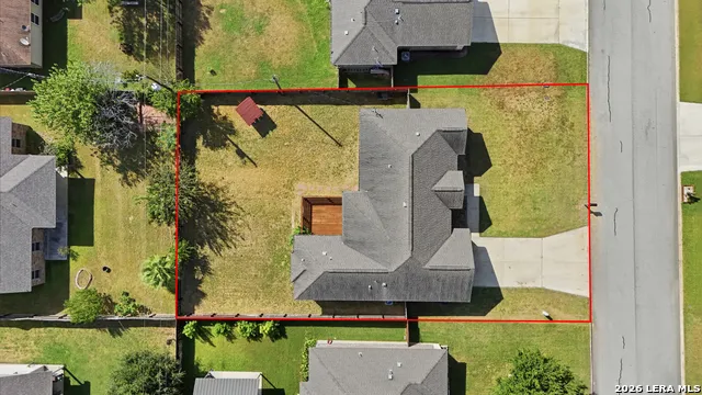 129 1ST ST Floresville, TX 78114