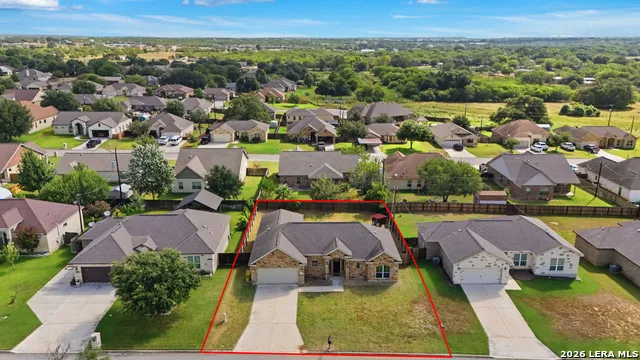 129 1ST ST Floresville, TX 78114