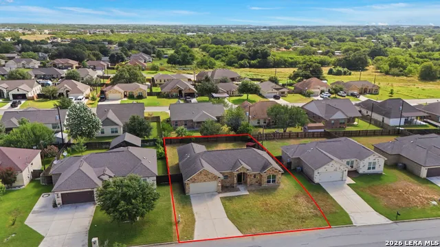 129 1ST ST Floresville, TX 78114
