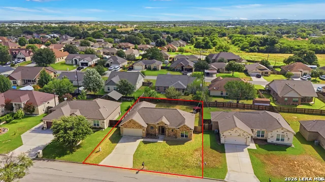 129 1ST ST Floresville, TX 78114