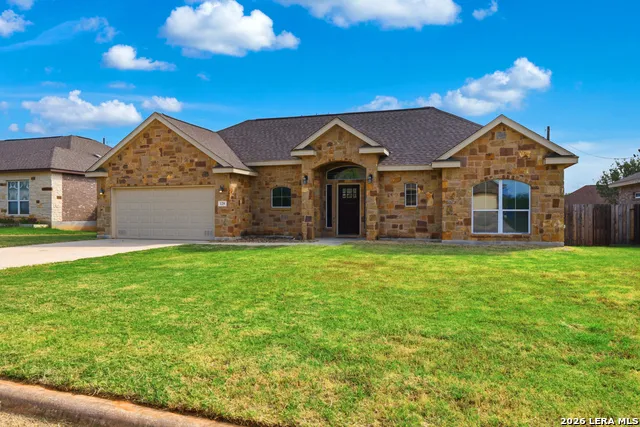 129 1ST ST Floresville, TX 78114