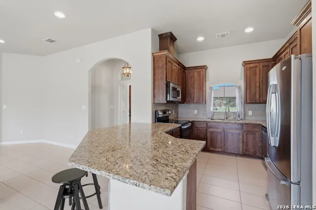 129 1ST ST Floresville, TX 78114