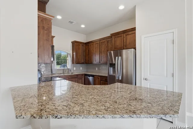 129 1ST ST Floresville, TX 78114