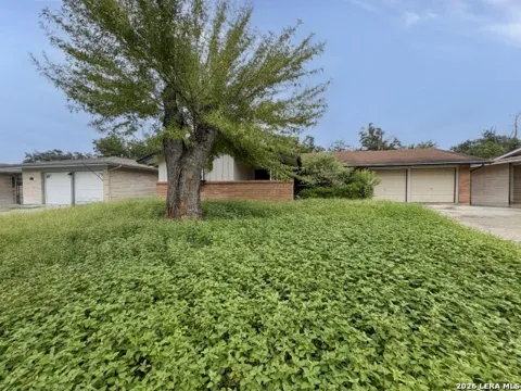 3446 Chateau Dr