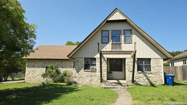 3230 LAMMERS ST Kerrville, TX 78028