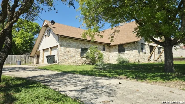3230 LAMMERS ST Kerrville, TX 78028