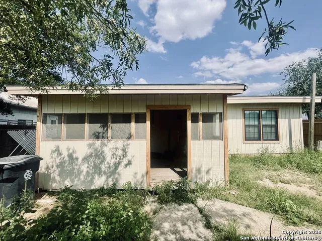 506 S 5th Carrizo Springs, TX 78834