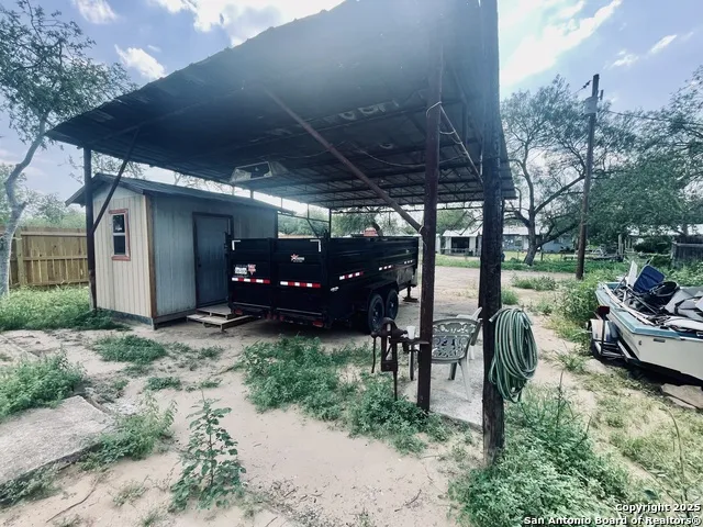 506 S 5th Carrizo Springs, TX 78834