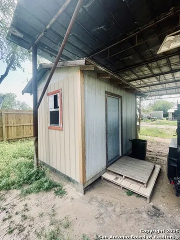 506 S 5th Carrizo Springs, TX 78834