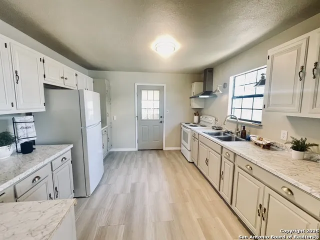 506 S 5th Carrizo Springs, TX 78834