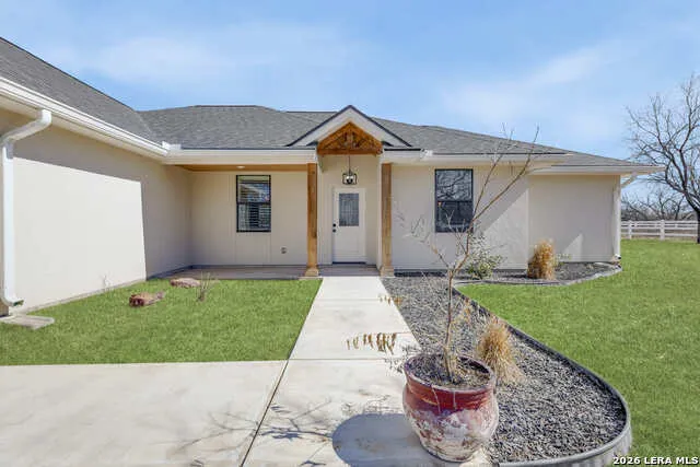 16282 fm 472 Bigfoot, TX 78005