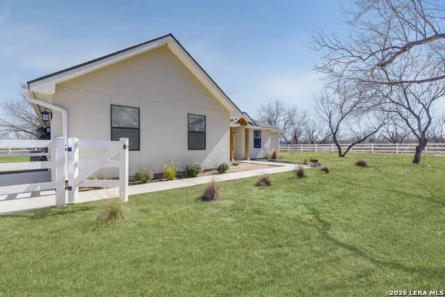 16282 fm 472 Bigfoot, TX 78005