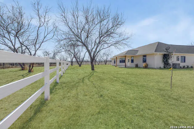 16282 fm 472 Bigfoot, TX 78005