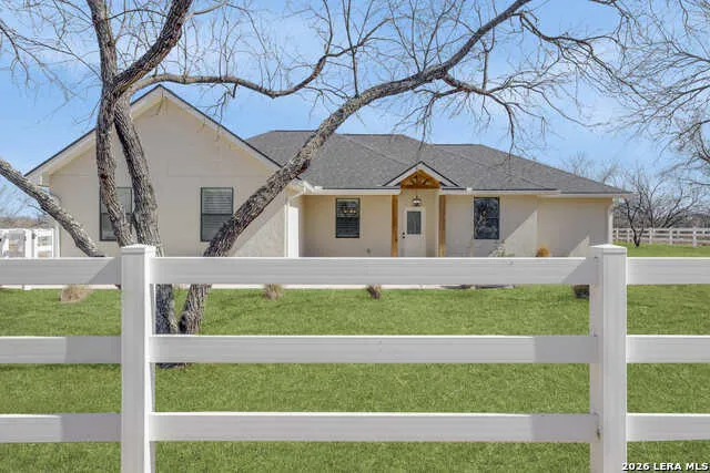 16282 fm 472 Bigfoot, TX 78005