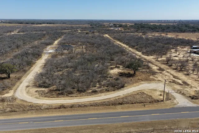 16282 fm 472 Bigfoot, TX 78005