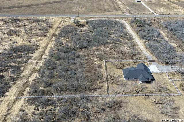 16282 fm 472 Bigfoot, TX 78005